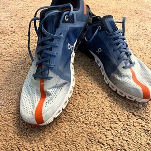 Mens On Cloud size 10.5